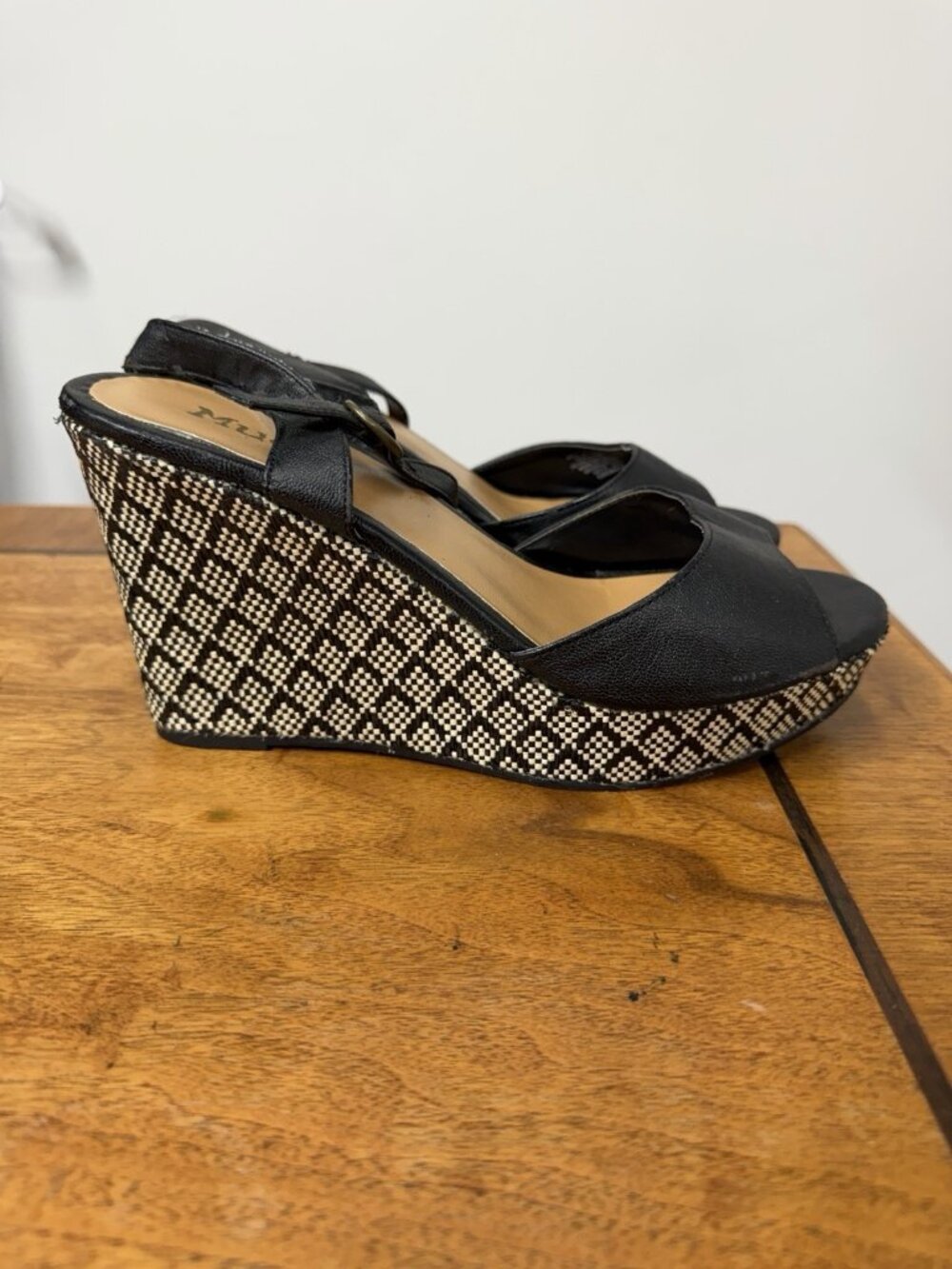 Mudd Women’s 9 Wedge Sandals Black & White Woven Heel Faux Leather Open Toe